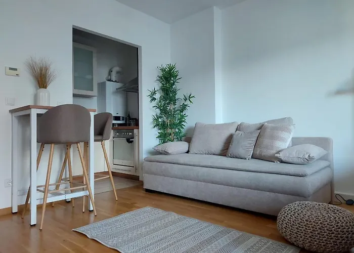 Daire Balcony Apartment, 5 Min Walk To First District *