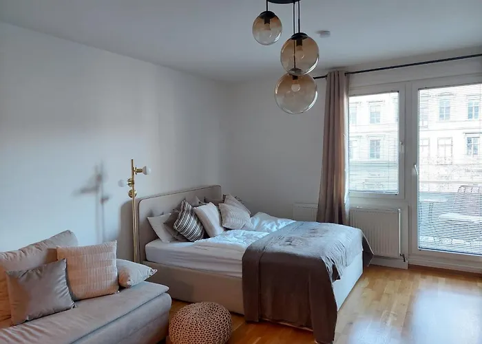 Daire Balcony Apartment, 5 Min Walk To First District